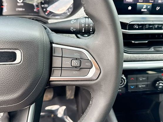 2024 Jeep Compass Latitude photo 11