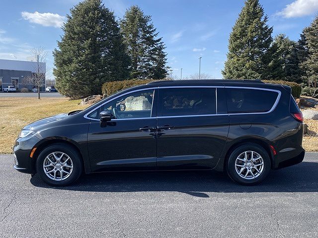 2022 Chrysler Pacifica Touring image 2