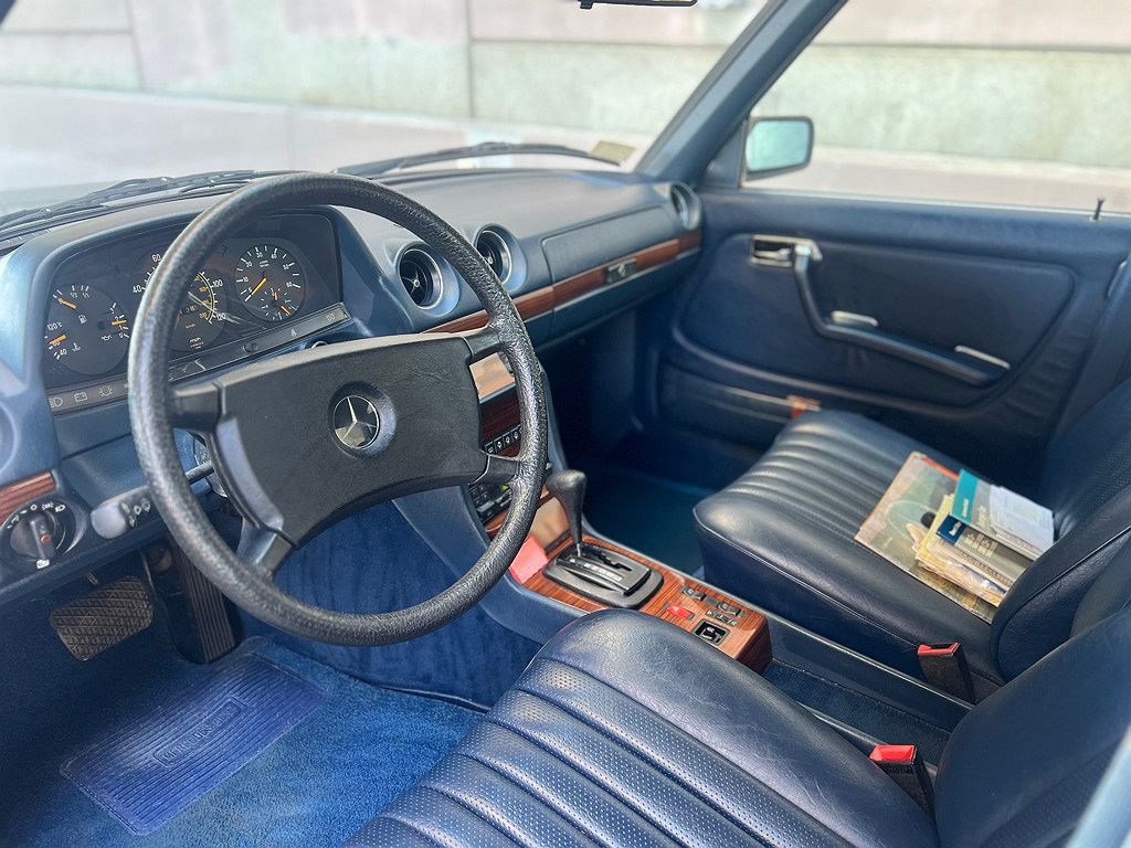 1985 Mercedes-Benz 300 DT image 16