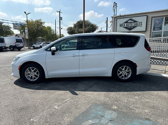 2022 Chrysler Voyager