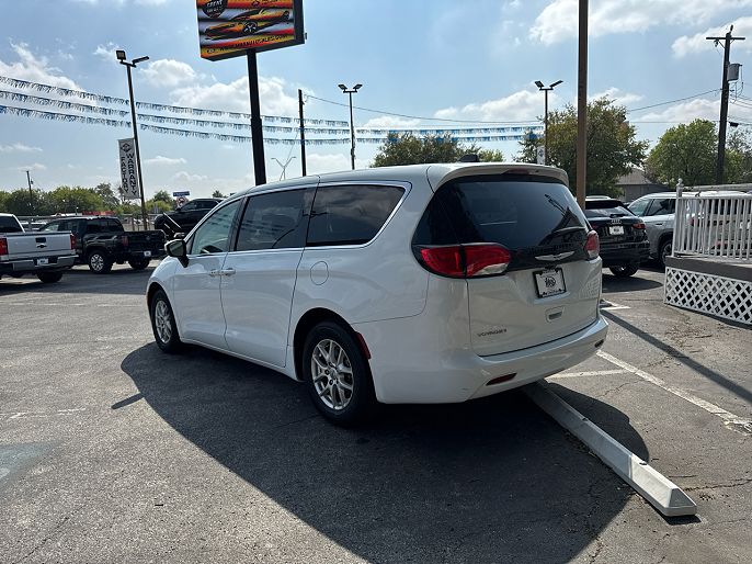 2022 Chrysler Voyager
