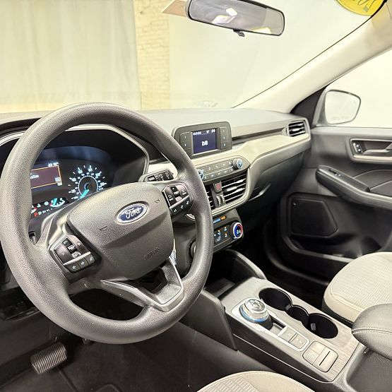 2022 Ford Escape S photo 10