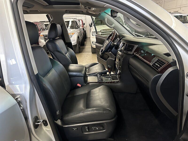2011 Lexus LX 570 image 14