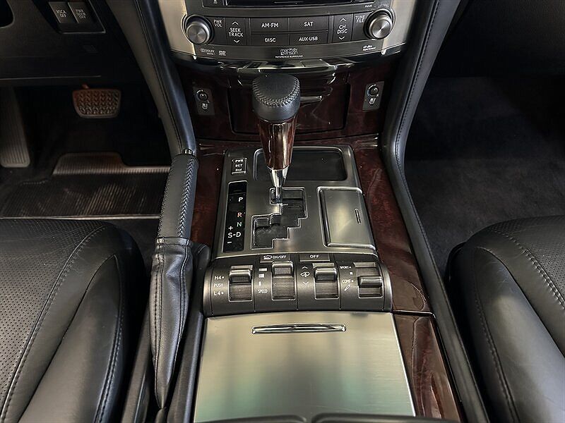 2011 Lexus LX 570 image 19