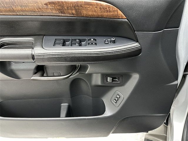 2014 Nissan Armada Platinum Edition image 12