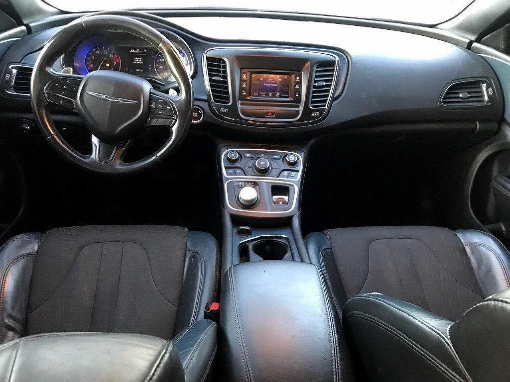 2015 Chrysler 200 S image 9
