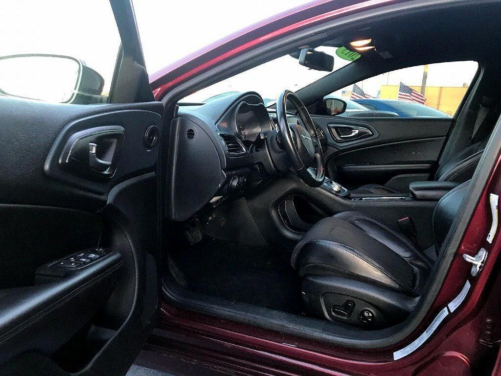 2015 Chrysler 200 S image 13