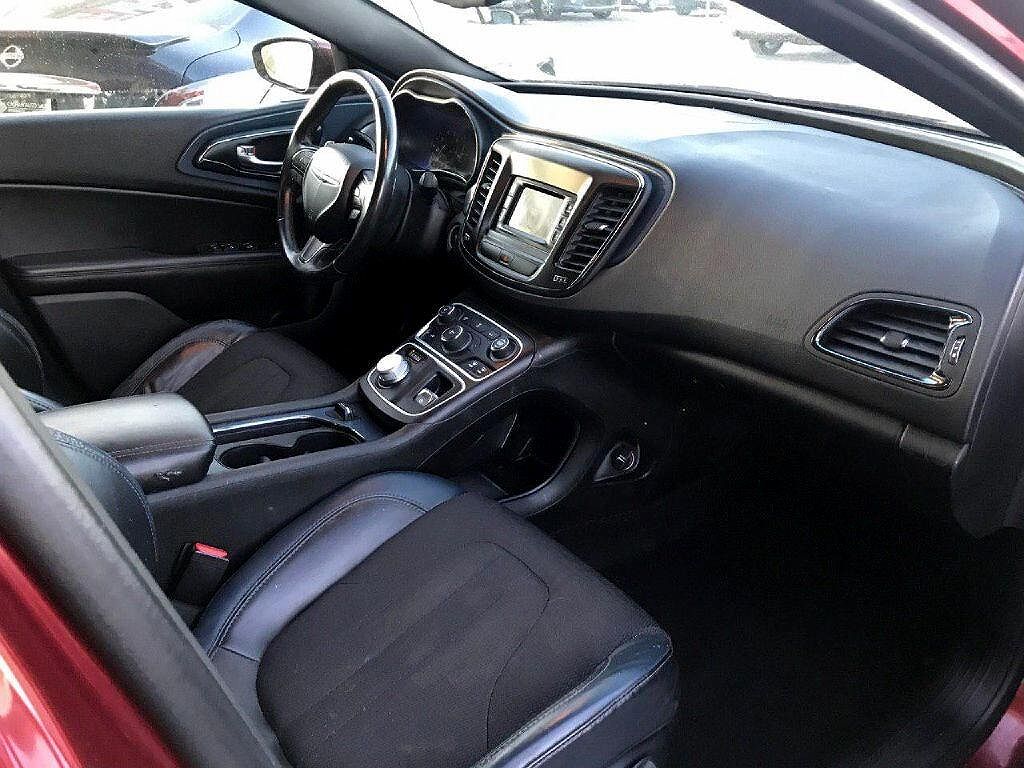2015 Chrysler 200 S image 19