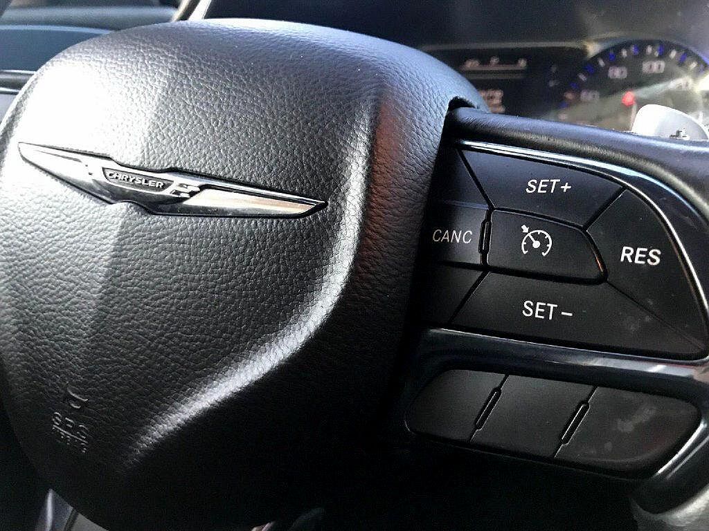 2015 Chrysler 200 S image 29