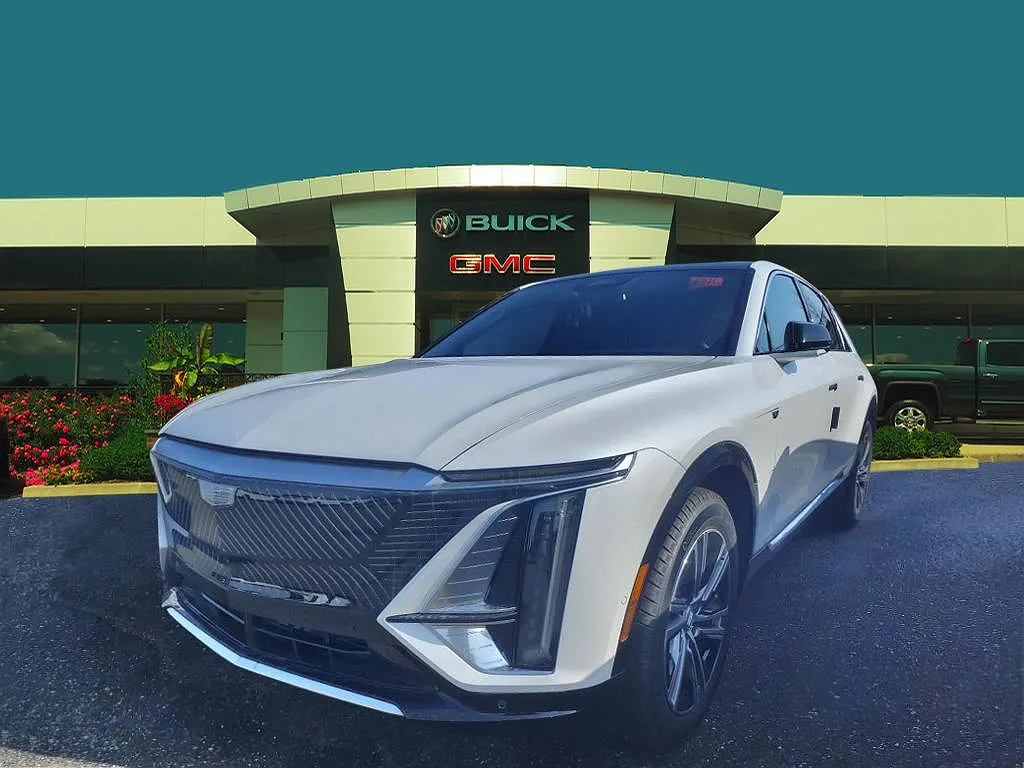 2024 Cadillac Lyriq Luxury 2 image 0