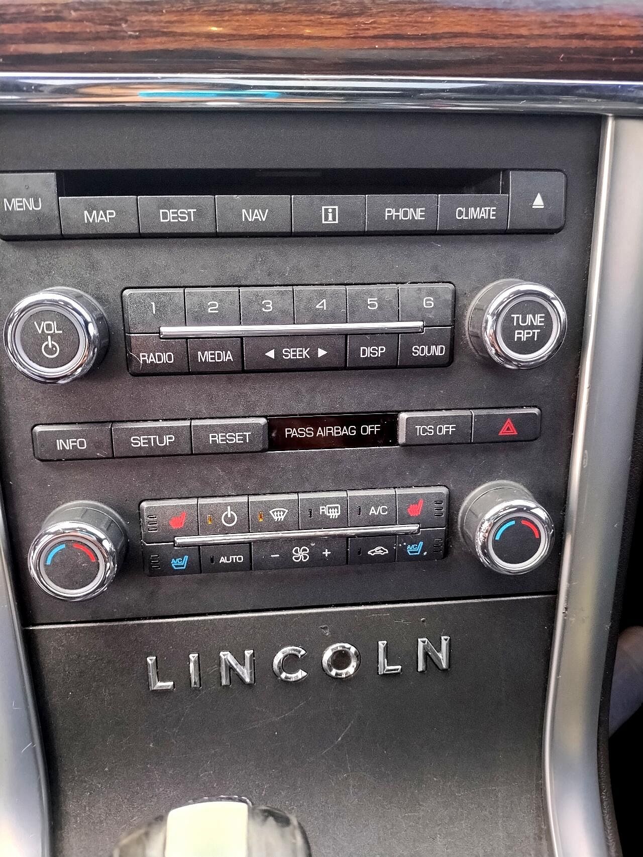 2012 Lincoln MKS null image 13