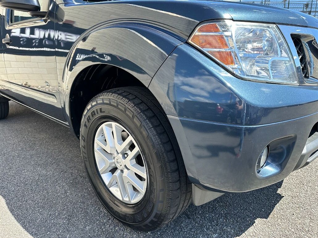 2017 Nissan Frontier SV image 3