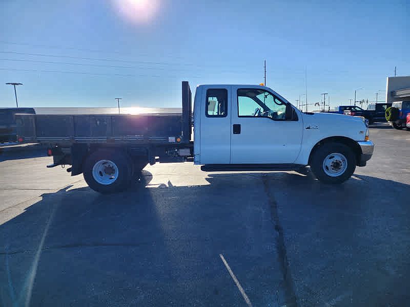 2002 Ford F-350 XL image 3