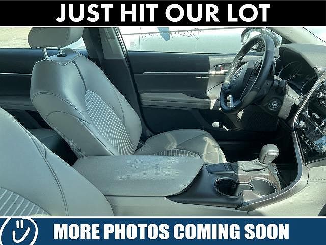2022 Toyota Camry SE image 5
