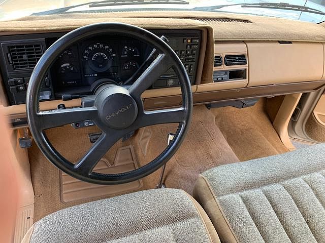 1988 Chevrolet C/K 3500 null image 13