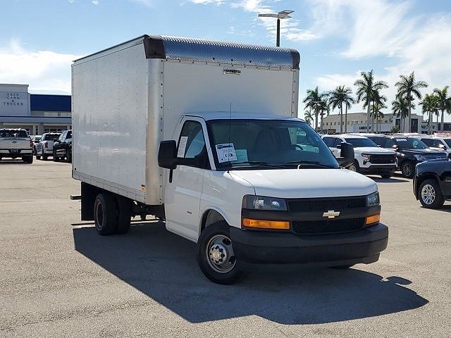 2018 Chevrolet Express 3500 image 24