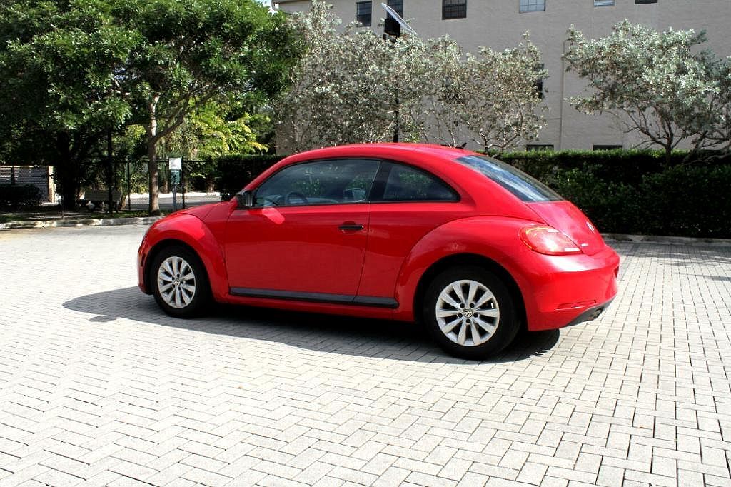 2013 Volkswagen Beetle Entry image 2
