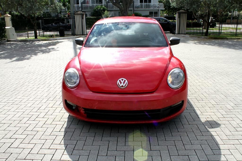 2013 Volkswagen Beetle Entry image 3