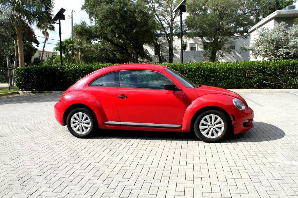 2013 Volkswagen Beetle Entry image 5