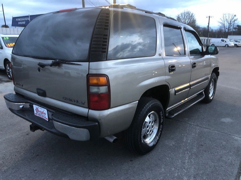 2001 Chevrolet Tahoe LS image 3