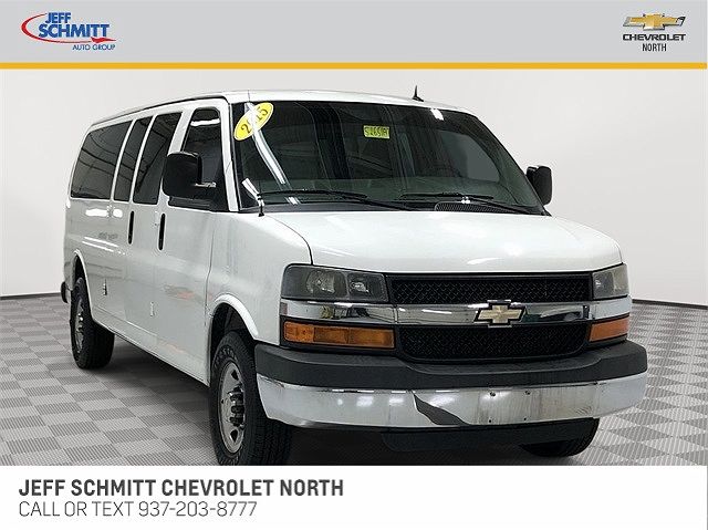 2015 Chevrolet Express 3500 image 0