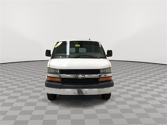 2015 Chevrolet Express 3500 image 2