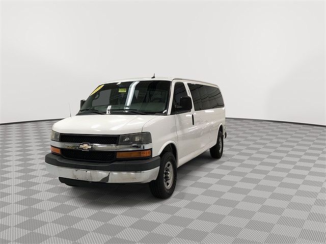 2015 Chevrolet Express 3500 image 3