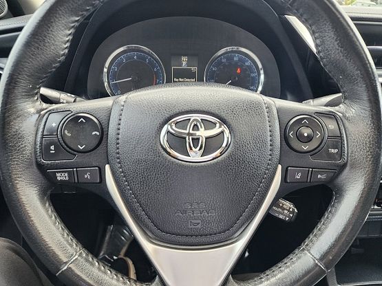 2017 Toyota Corolla SE photo 11