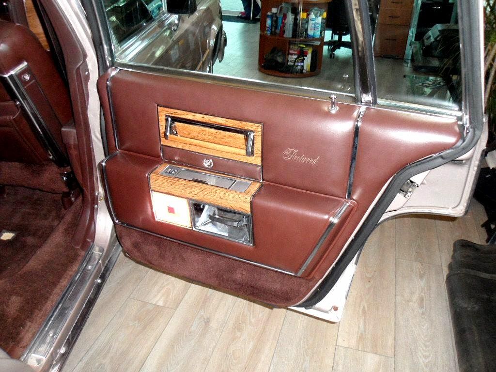 1984 Cadillac Fleetwood Brougham image 11