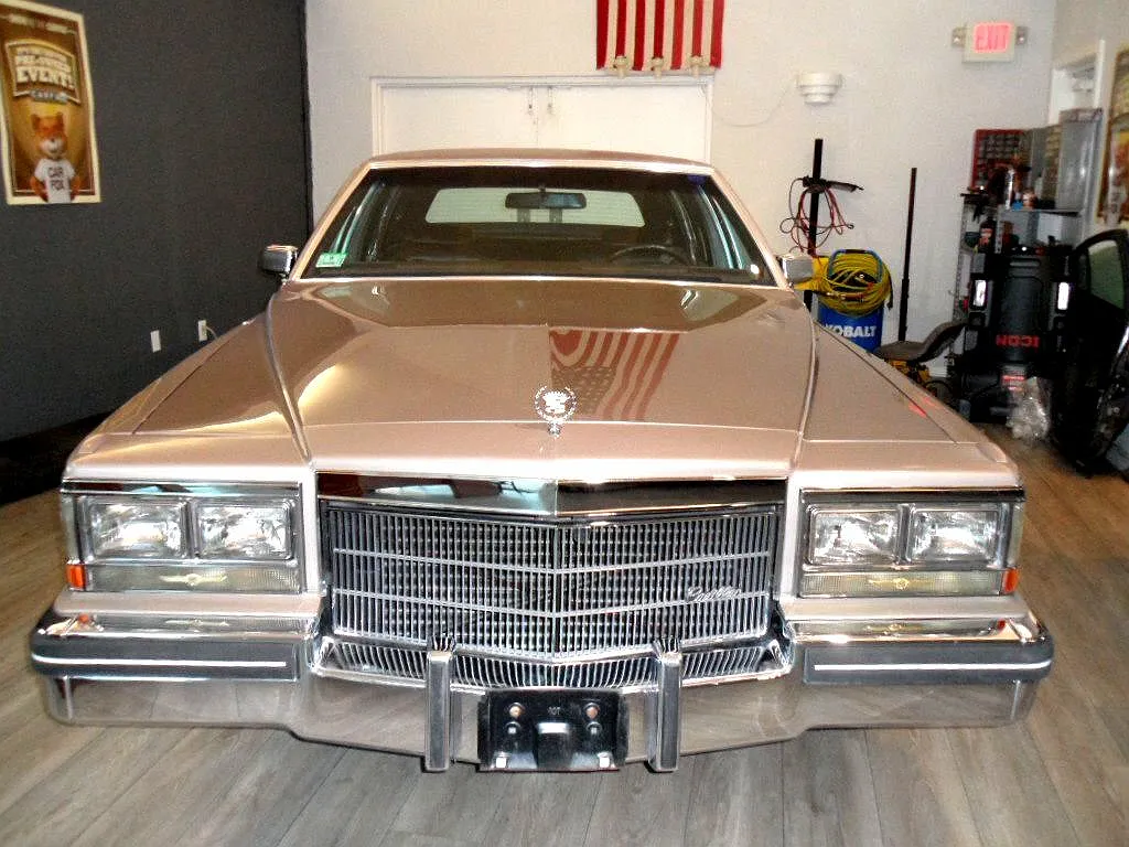 1984 Cadillac Fleetwood Brougham image 1