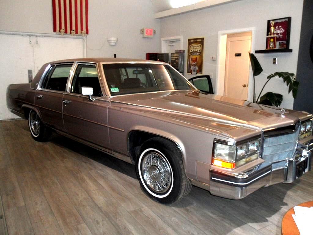 1984 Cadillac Fleetwood Brougham image 2