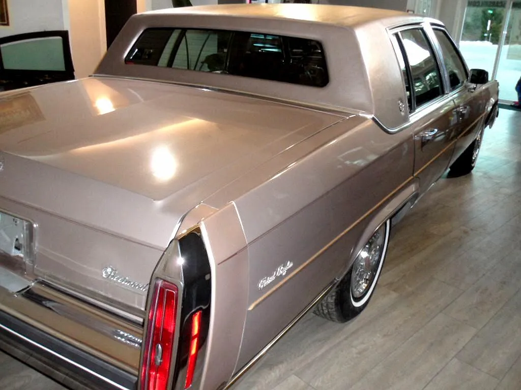 1984 Cadillac Fleetwood Brougham image 3