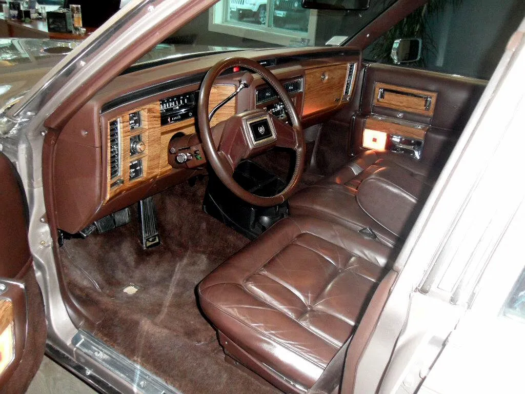 1984 Cadillac Fleetwood Brougham image 6