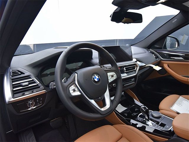 2024 BMW X4 xDrive30i image 2