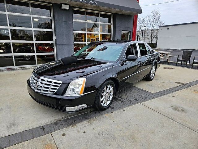 2011 Cadillac DTS Luxury image 3