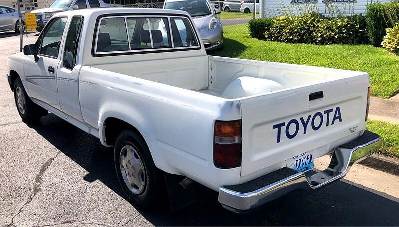 1992 Toyota Pickup Deluxe image 2
