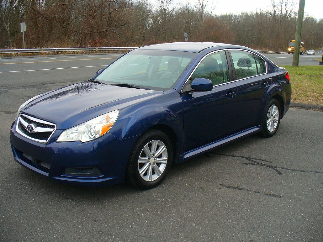 2010 Subaru Legacy 2.5i Premium image 0