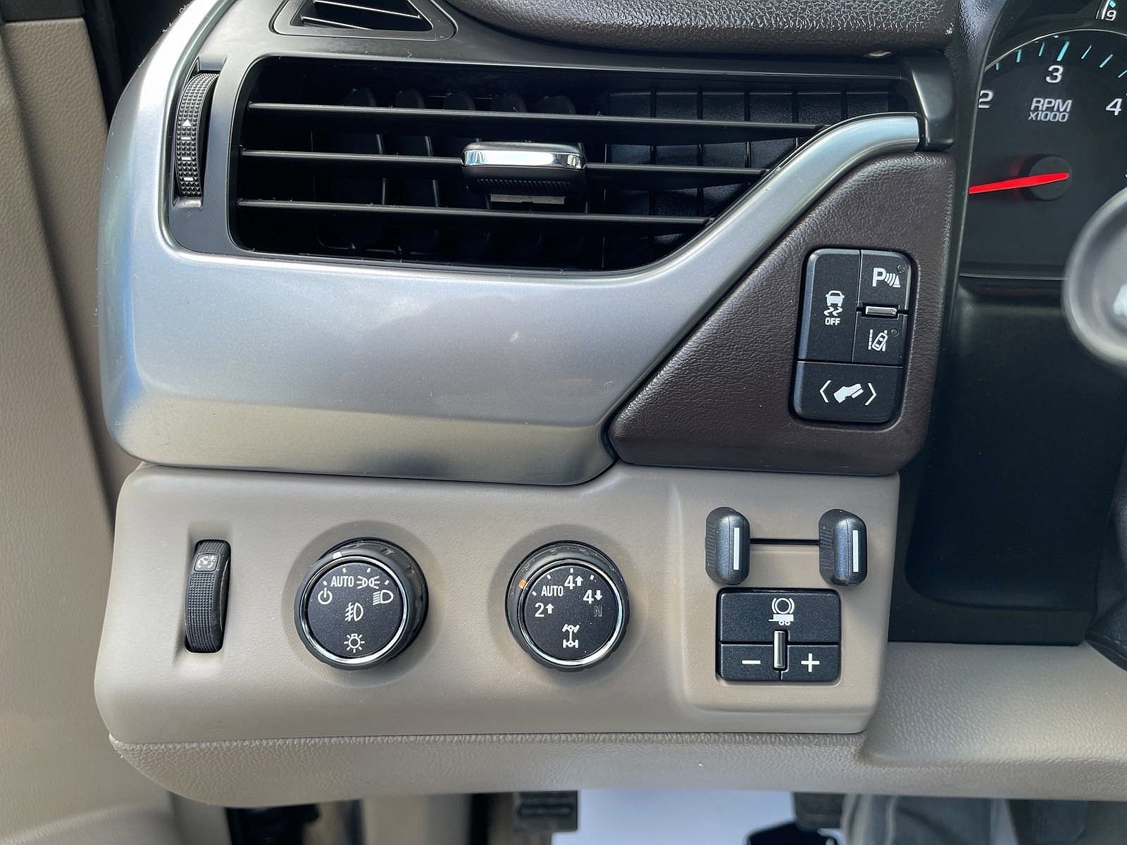 2015 Chevrolet Tahoe LTZ image 33