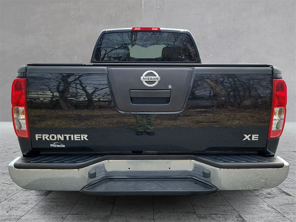 2009 Nissan Frontier XE image 4