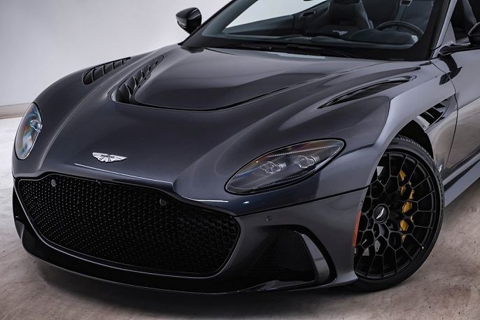 2023 Aston Martin DBS