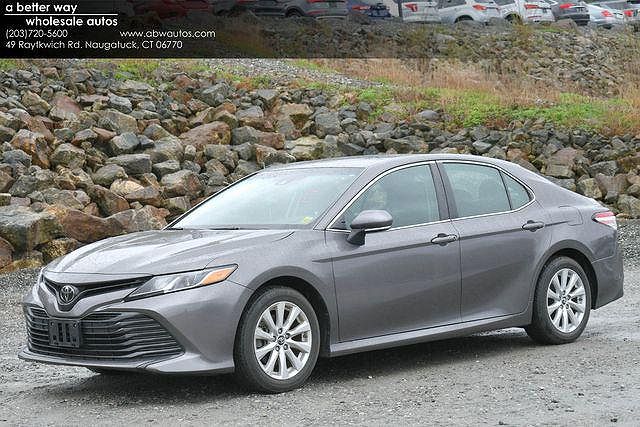 2018 Toyota Camry LE image 0