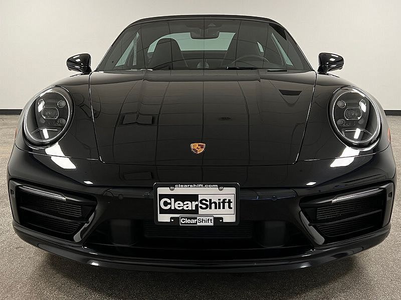 2022 Porsche 911 Targa image 2
