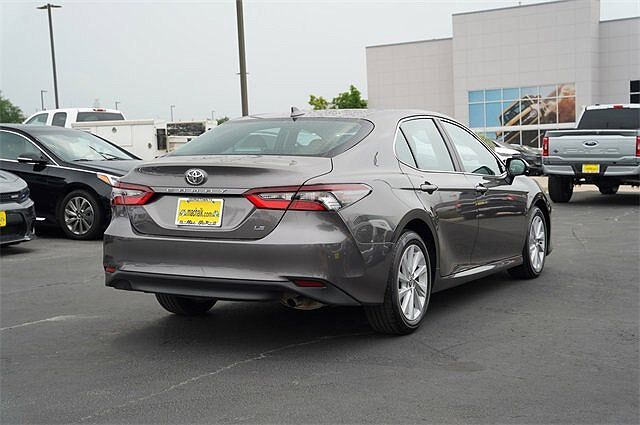 2022 Toyota Camry LE image 4