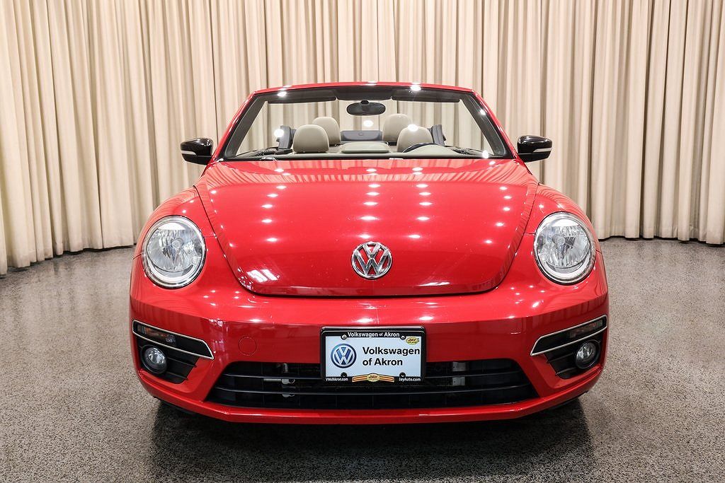 2015 Volkswagen Beetle R-Line image 2