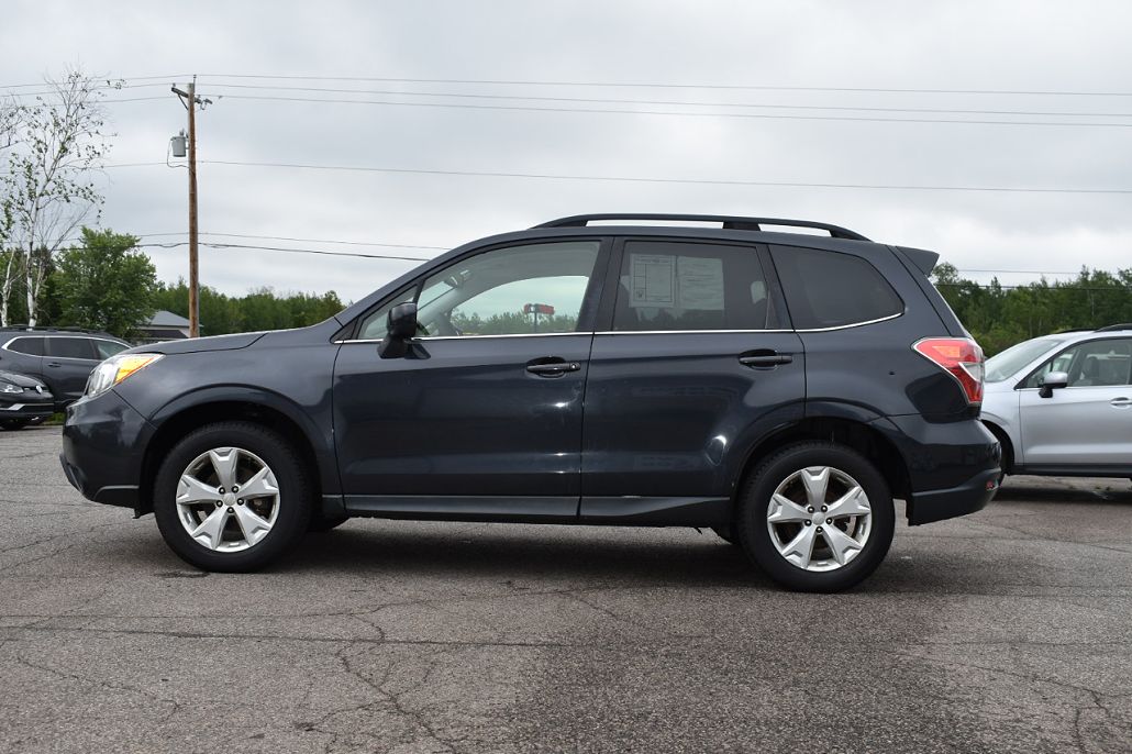 2016 Subaru Forester 2.5i image 1