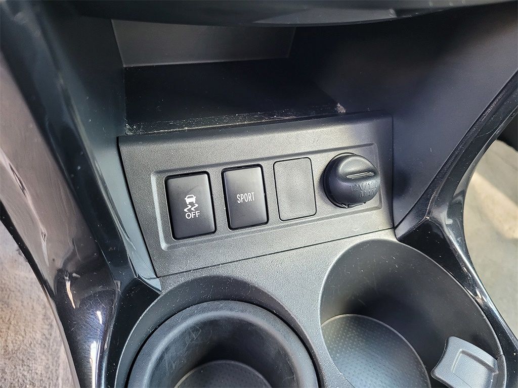 2013 Toyota RAV4 EV image 15
