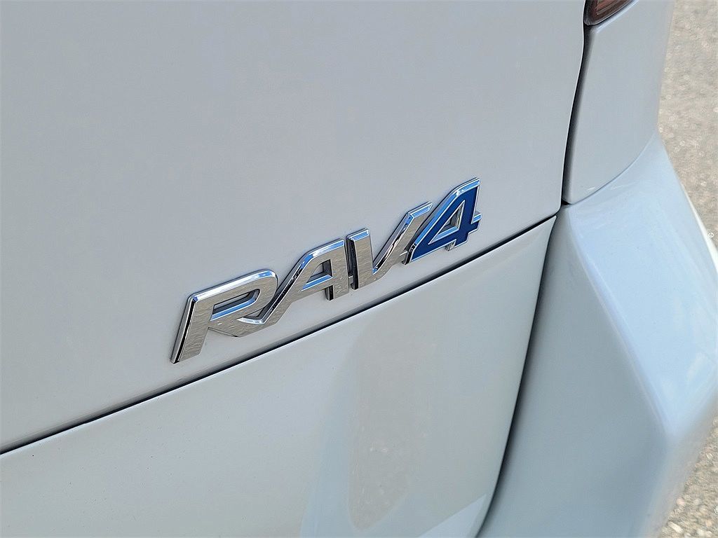 2013 Toyota RAV4 EV image 7