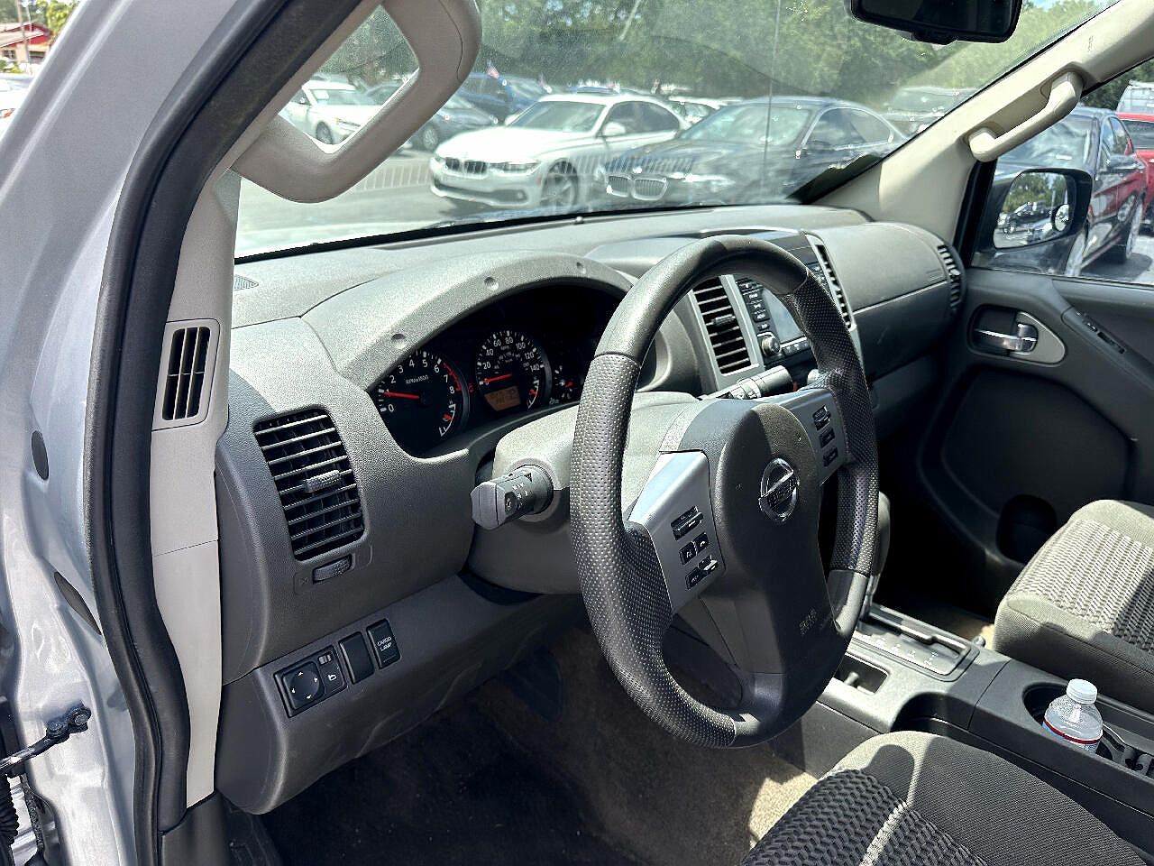2015 Nissan Frontier SV image 12