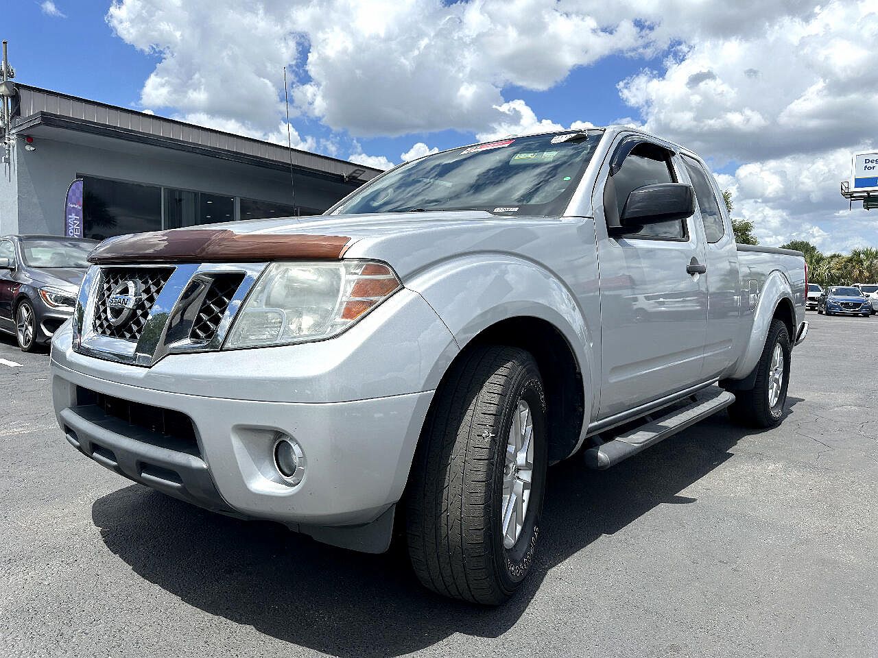 2015 Nissan Frontier SV image 1