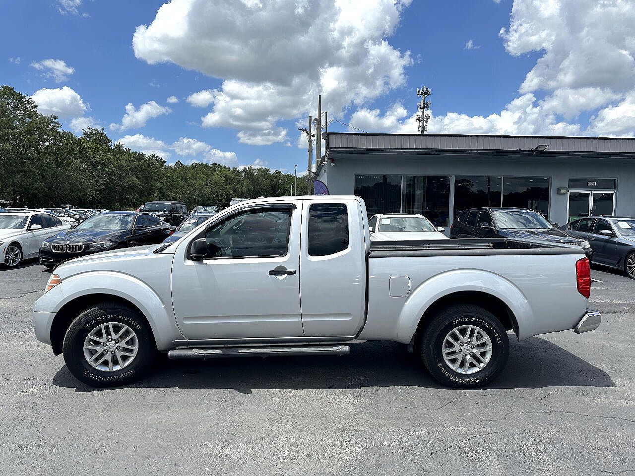 2015 Nissan Frontier SV image 6